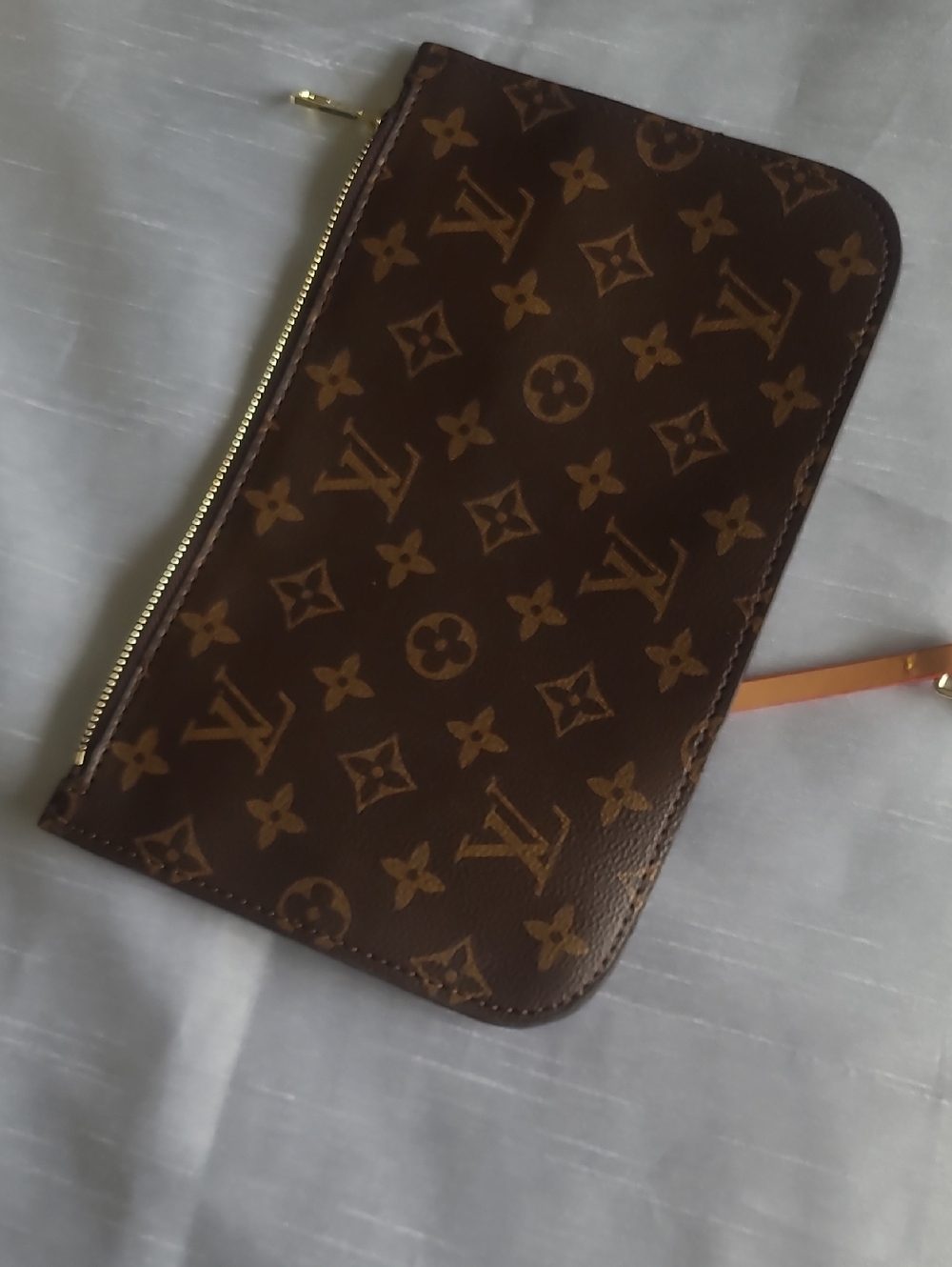 Louis Vuitton (Look A Like) Brown Monogram Pouch with Tan Strap - Picture 2 of 6